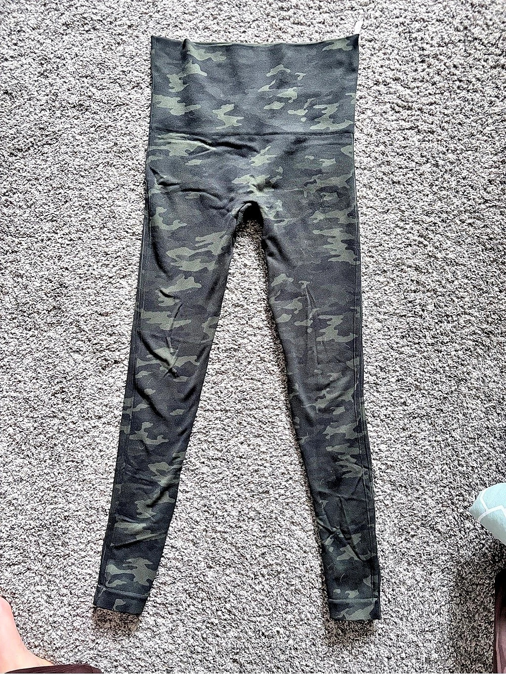 Spanx Look at Me Now Seamless Camo Leggings Green
